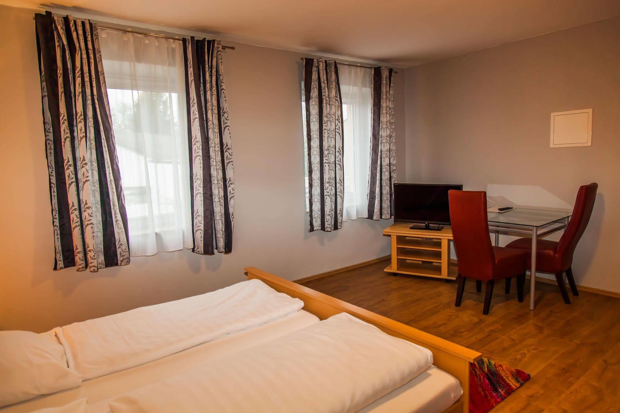 Hotel Cristallo Landshut Exterior photo